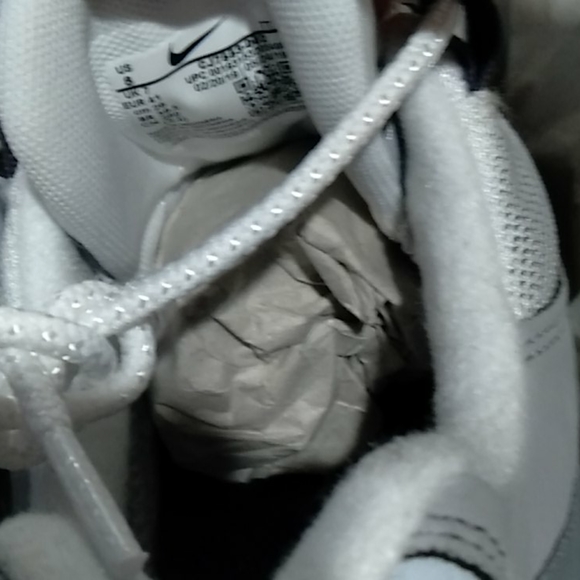 To small my son wears 9.5 - Picture 2 of 4